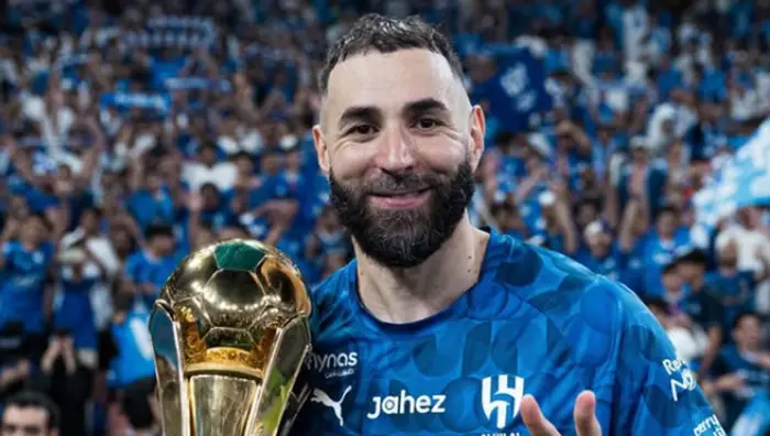 Бензема официально остался без клуба, внезапно покинув Аль-Хиляль Бензема официально остался без клуба, внезапно покинув Аль-Хиляль