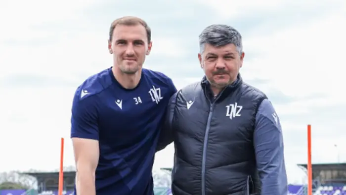 Тренер ЛНЗ виніс вирок капітану, який отримав червону за удар по обличчю гравця Шахтаря Тренер ЛНЗ виніс вирок капітану, який отримав червону за удар по обличчю гравця Шахтаря