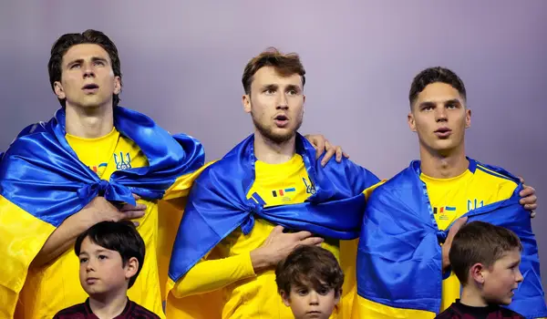 Забарний прокоментував бійку і провокацію мадярів у матчі України та Угорщини: "Це неповага до нашого народу" Забарний прокоментував бійку і провокацію мадярів у матчі України та Угорщини: "Це неповага до нашого народу"