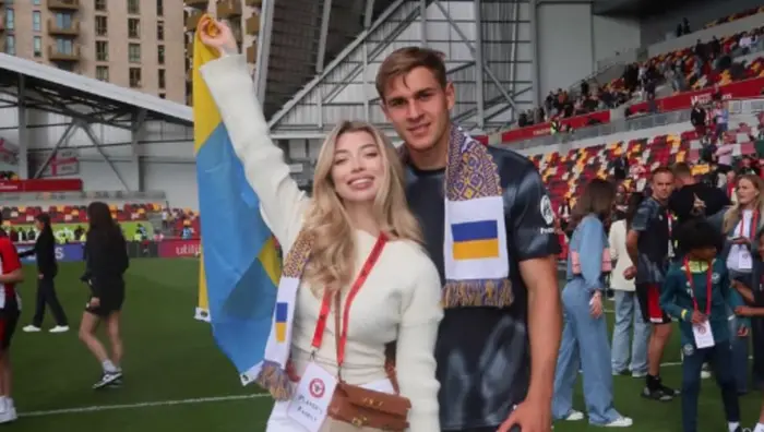 Зірка збірної України відвідав матч Шахтаря в Лізі чемпіонів з чарівною другою половинкою (ФОТО) Зірка збірної України відвідав матч Шахтаря в Лізі чемпіонів з чарівною другою половинкою (ФОТО)